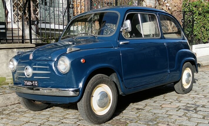 FIAT 600 bleu marine 1956