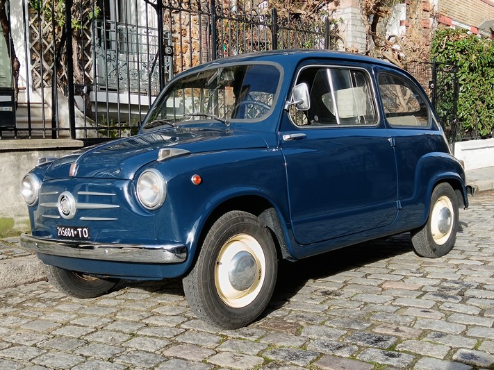 FIAT 600 bleu marine 1956
