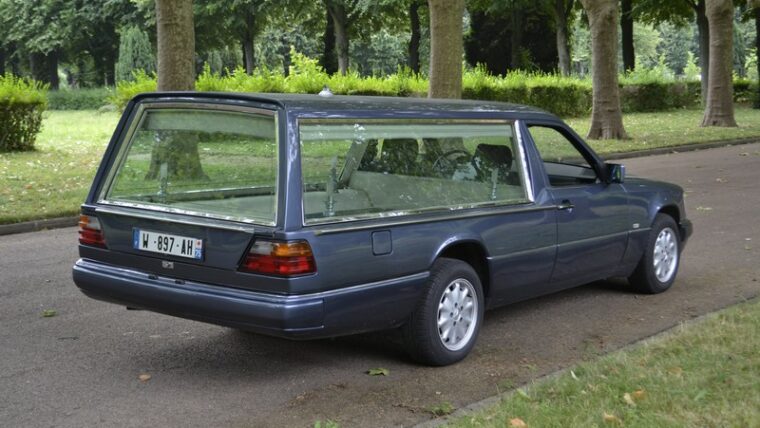 MERCEDES 250D corbillard Casale